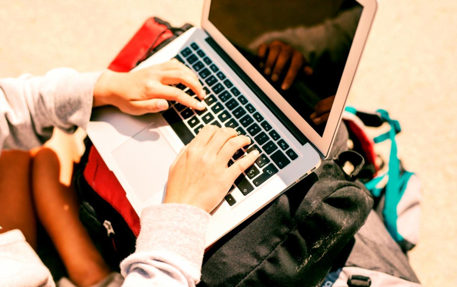 Zespół Innovaris Flow podczas codziennej pracy nad materiałami szkoleniowymi