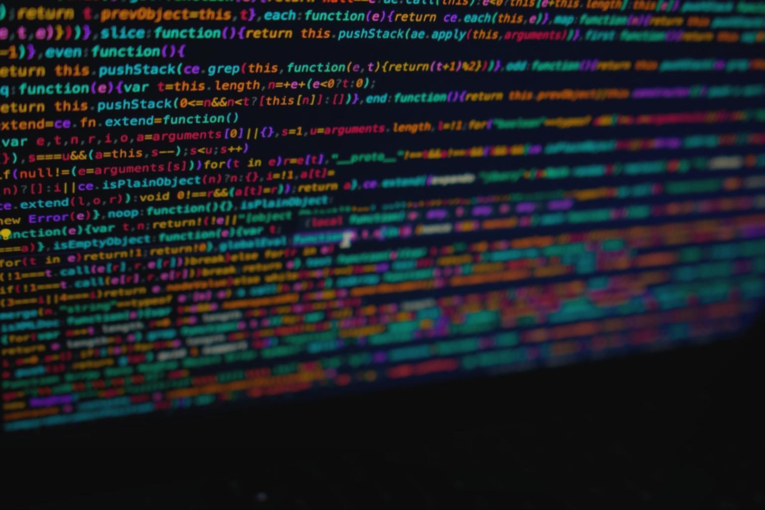 Widok na warsztat programistyczny podczas realizacji projektu edukacyjnego